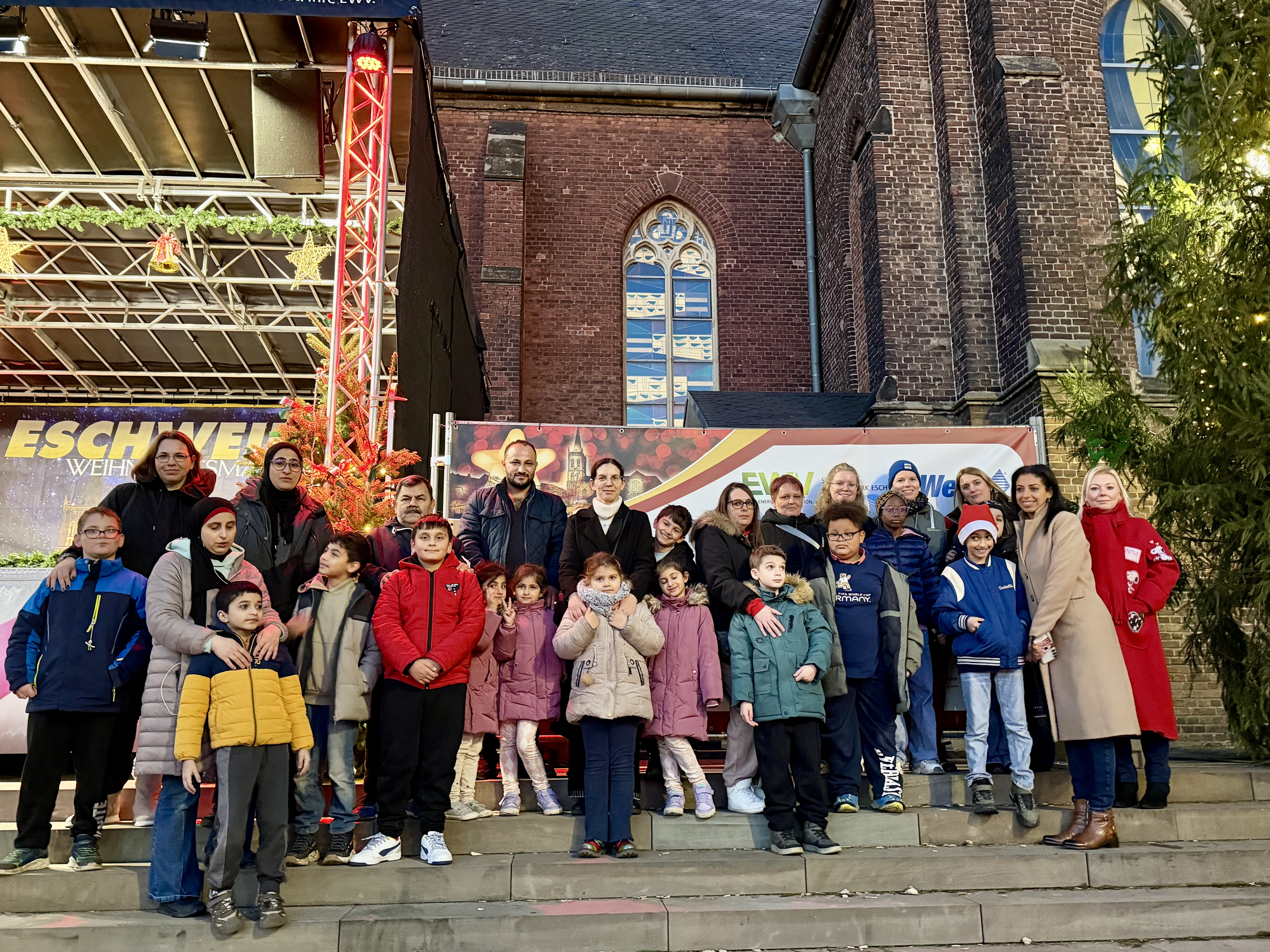 Unterstufenchor auf dem Eschweiler Weihnachtsmarkt